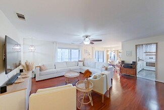 18379 University Park Dr Unit 18379, Livonia, MI 48152