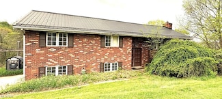 304 Overlook Dr, Follansbee, WV 26037