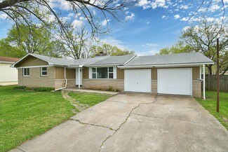 1936 S Sieger Dr, Springfield, MO 65804