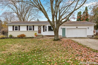 640 Summerset Dr, Jenison, MI 49428