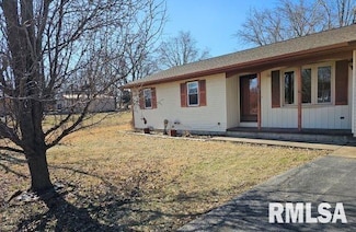 109 Hickory St, Harrisburg, IL 62946