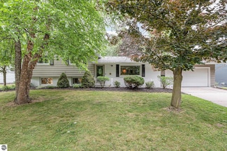 190 Westview Dr, Alma, MI 48801