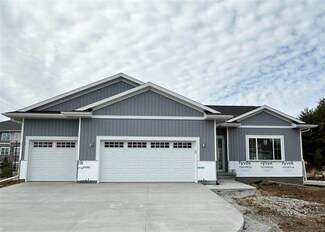 270 Pine Grove Ln, Iowa City, IA 52245