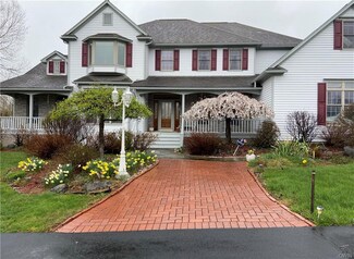 4439 Stephanie Dr, Manlius, NY 13104
