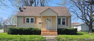 313 S East St, Pinckneyville, IL 62274