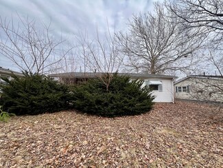22 Tanager Dr, Decatur, IL 62526