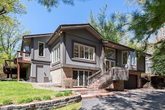 508 Westwood Dr S, Golden Valley, MN 55416