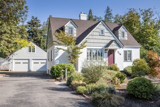 716 NW Bellevue Place, Grants Pass, OR 97526