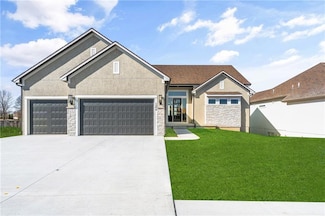 1504 NE Stewart Place, Lee's Summit, MO 64064