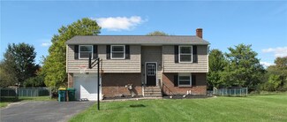 6555 N Royal Pkwy N, Lockport-Town, NY 14094