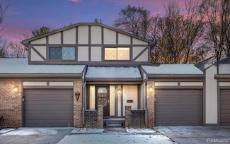 1935 Allenway Ct, Rochester Hills, MI 48309
