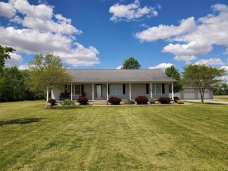 13525 Hughes Rd, Carlyle, IL 62231