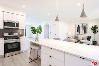 11800 Courtleigh Dr Unit 305, Los Angeles, CA 90066