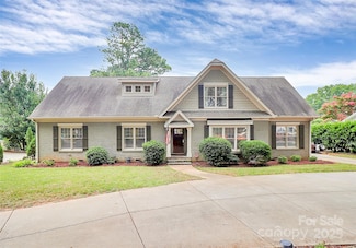 427 Lansdowne Rd, Charlotte, NC 28270