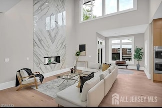 38 Ventnor Dr, Edison, NJ 08820