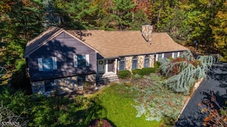 31 Cheyenne Dr, Montville, NJ 07045