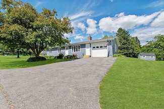 30 Holmes St, Canaan, VT 05903