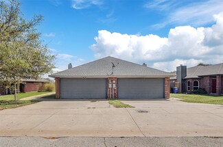 712 Stribling Cir, Azle, TX 76020