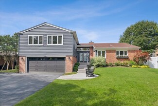 240 Hastings Ave, Highland Park, IL 60035