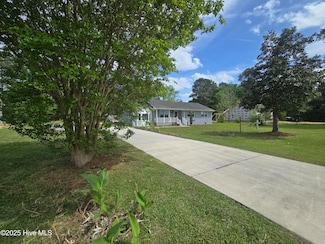 302 Giles Marshburn Rd, Burgaw, NC 28425
