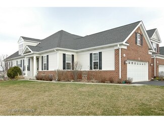 1004 Riviera Dr, Elgin, IL 60124