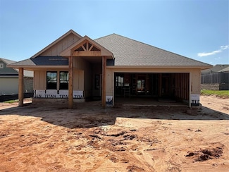 208 Camellia Cir, Noble, OK 73068