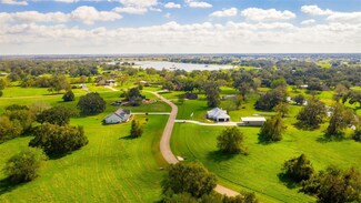 556 Mill Rd, Angleton, TX 77515