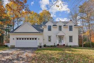 2 Schoduk Ln, Brunswick, ME 04011