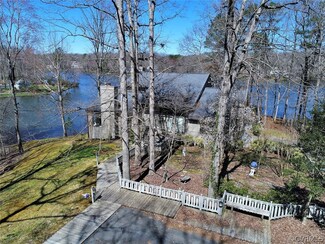 2001 Oakengate Ln, Midlothian, VA 23113