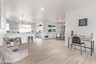 102 W Kerry Ln, Phoenix, AZ 85027