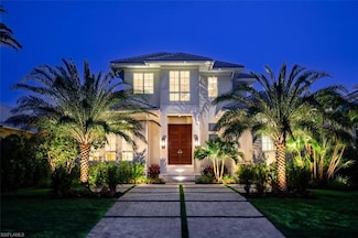 128 1st Ave S, Naples, FL 34102