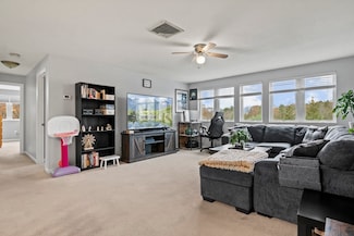 38 Dunham Rd Unit 201, Beverly, MA 01915