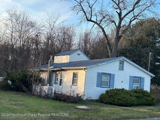 43 Vanderveer Rd, Freehold, NJ 07728