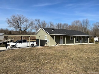 806 Davis Lake Rd, Lapeer, MI 48446