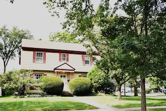 240 N Willow Rd, Elmhurst, IL 60126