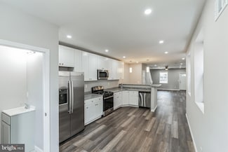 5816 Pine St, Philadelphia, PA 19143