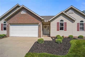 1391 Waters Edge Dr, Akron, OH 44313
