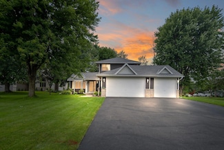 10855 Mississippi Dr N, Brooklyn Park, MN 55443