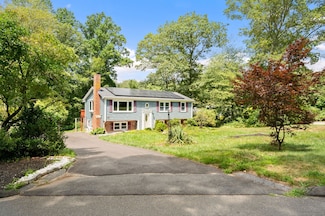 37 Stoneywood Dr, Niantic, CT 06357