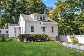 44 Amagansett Dr, Sound Beach, NY 11789