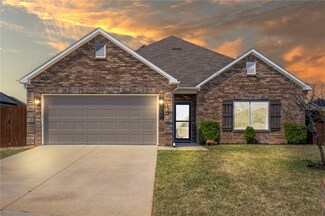 2600 Whispering Woods Ct, Lowell, AR 72745