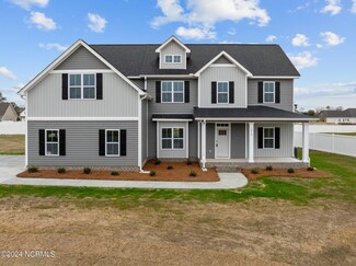 1076 Buckley Dr, Grimesland, NC 27837