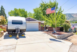 21104 Hillcrest Ct, Tehachapi, CA 93561