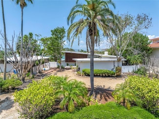 31 Dolphin Dr, Treasure Island, FL 33706