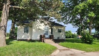 405 La Porte Rd, Waterloo, IA 50702