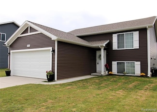 3045 Ivywood Cir, Howell, MI 48855