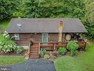 626 Clay Pits Ln, Great Cacapon, WV 25422