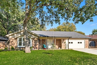 2908 Steve Dr, Hurst, TX 76054