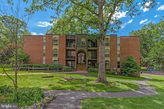 3328 Woodburn Village Dr Unit 14, Annandale, VA 22003