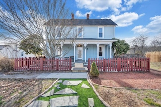 8 Middle St, New Castle, VA 24127
